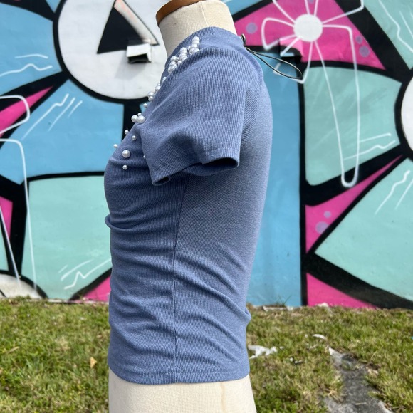 Unbranded Women's Pearl Embellished Round Neck Tee Size S - Picture 3 of 5